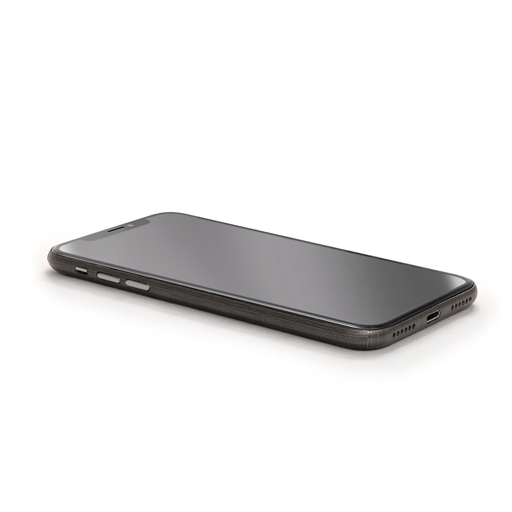 Apple iPhone 8 ブラック　背面に傷あり 背面ガラスのiPhone 8の耐衝撃性能テストでバキバキのバック